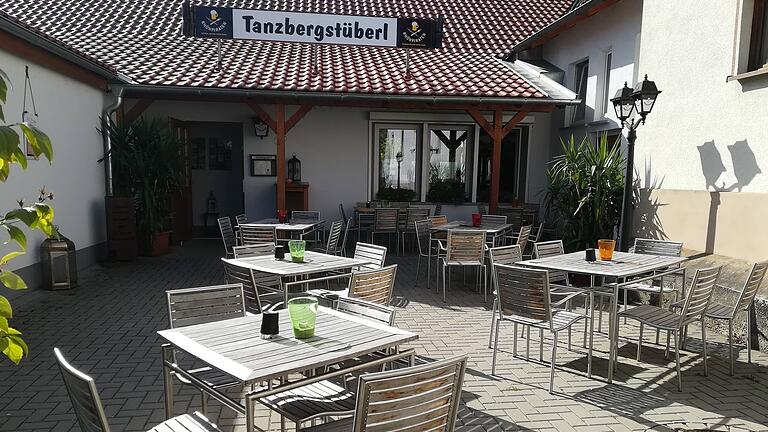 Das Tanzbergstüberl ist für die Ostheimer bei verschiedensten Anlässen ein wichtiger Treffpunkt. Ab sofort wird ein neuer Pächter gesucht. Das Tanzbergstüberl ist für die Ostheimer bei verschiedensten Anlässen ein wichtiger Treffpunkt. Ab sofort wird ein neuer Pächter gesucht.