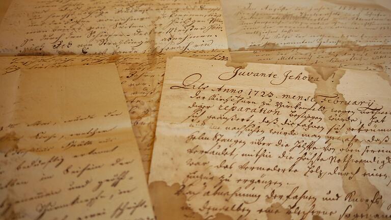 Dank Turmknauf sind aus Birkenfeld sehr alte Dokumente erhalten. Das Älteste stammt aus dem Jahr 1723 und trägt die Überschrift 'Juvante Jehova'. Dank Turmknauf sind aus Birkenfeld sehr alte Dokumente erhalten. Das Älteste stammt aus dem Jahr 1723 und trägt die Überschrift 'Juvante Jehova'.