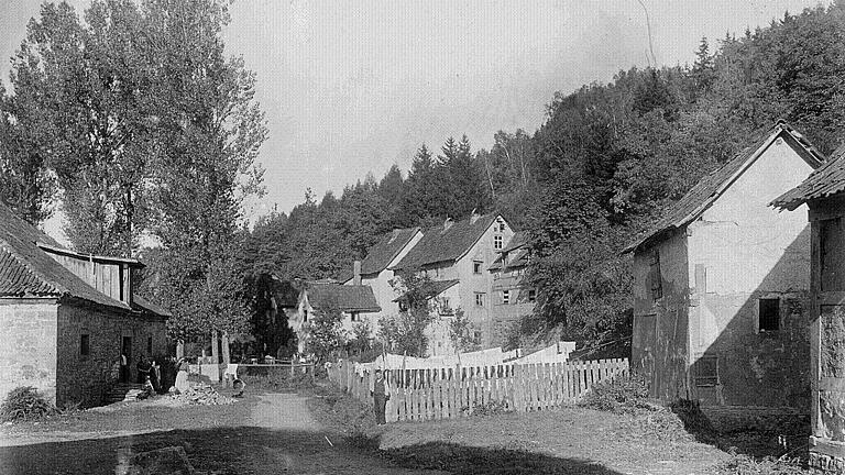 Dass die ländlich anmutende Szene direkt neben dem Schloss spielt, war nicht leicht zu erraten. Foto Paul Köttnitz