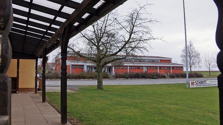 Hier werden keine Flüchtlinge unterkommen: Die Halle der DJK in Erbshausen-Sulzwiesen (Lkr. Würzburg). Hier werden keine Flüchtlinge unterkommen: Die Halle der DJK in Erbshausen-Sulzwiesen (Lkr. Würzburg).