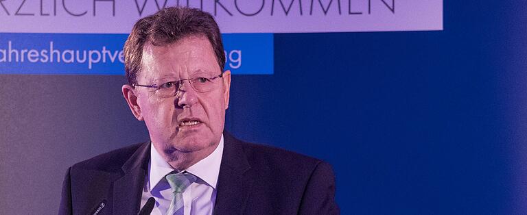 Manfred Grundke geht zum Jahreswechsel in den Ruhestand. Er ist seit zwölf Jahren in der Chefriege von Knauf. Manfred Grundke geht zum Jahreswechsel in den Ruhestand. Er ist seit zwölf Jahren in der Chefriege von Knauf.