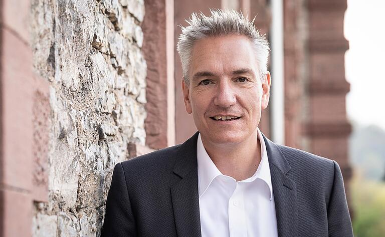 Zurückhaltung der Kundschaft beim Kauf neuer Autos: Davon geht Wolfgang Michel, Chefredakteur von „Kfz-Betrieb“, für 2023 aus. Zurückhaltung der Kundschaft beim Kauf neuer Autos: Davon geht Wolfgang Michel, Chefredakteur von „Kfz-Betrieb“, für 2023 aus.