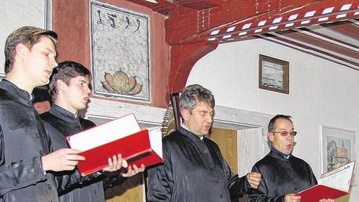 Brücken schlagen: Der St. Daniels Chor aus Moskau gastierte auf seiner Tournee auch beim festlichen Konzert der Europa-Union im Gochsheimer Historischen Rathaus.