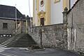 Schon länger geplant ist die Herrichtung des Platzes vor der Kirche. Bevor die Gemeinde die Arbeiten beauftragen kann, muss seitens der Kirchengemeinde die Bruchsteinmauer saniert werden.