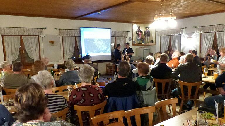 Mit knapp 60 Teilnehmern sehr gut besucht war am Mittwoch ein Vortrag im Oberndorfer Wanderheim. Dr. Gerrit Himmelsbach referierte auf Einladung der Heimat- und Wanderfreunde zur Heimatgeschichte.