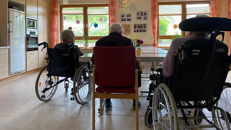 In der Demenz-WG in Kredenbach werden die Bewohnerinnen und Bewohner ambulant betreut und können mit anderen betroffenen Menschen zusammen leben.