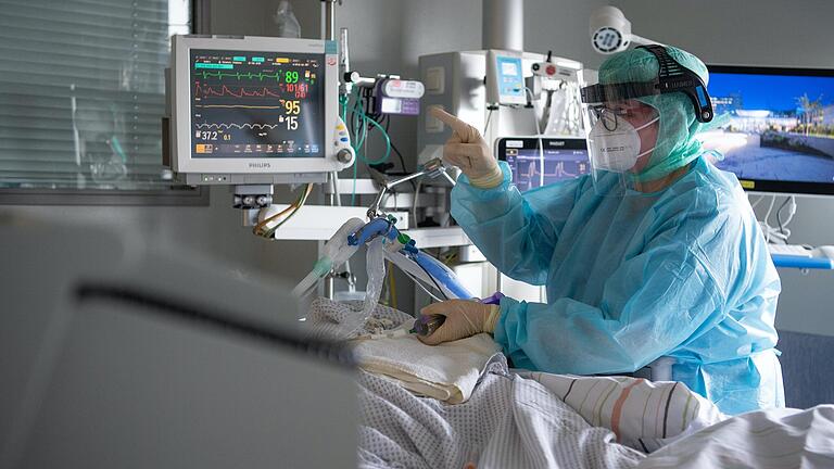 Am Wochenende ist eine 76-jährige Coronapatientin aus dem Haßbergkreis in einer Klinik gestorben. Insgesamt liegen derzeit 28 infizierte Patienten im Krankenhaus. Am Wochenende ist eine 76-jährige Coronapatientin aus dem Haßbergkreis in einer Klinik gestorben. Insgesamt liegen derzeit 28 infizierte Patienten im Krankenhaus.