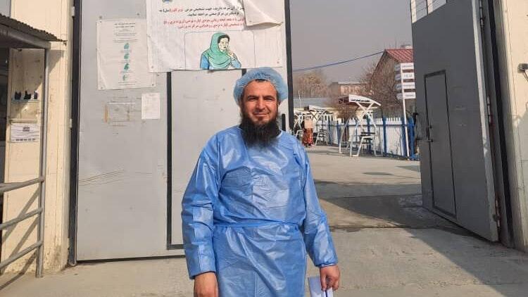 Ghezaluddin Moradi wurde als Kind in Ochsenfurt im Krankenhaus behandelt und ist heute Kinderarzt in Kabul. Seit mehr als einem Jahr versucht der Mediziner, nach Deutschland zu kommen. Ghezaluddin Moradi wurde als Kind in Ochsenfurt im Krankenhaus behandelt und ist heute Kinderarzt in Kabul. Seit mehr als einem Jahr versucht der Mediziner, nach Deutschland zu kommen.
