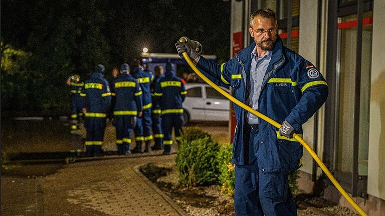 Sieben THWler aus Ochsenfurt waren seit Samstag im Hochwassergebiet im Einsatz. Mittlerweile hat sich die Lage überraschend gebessert.