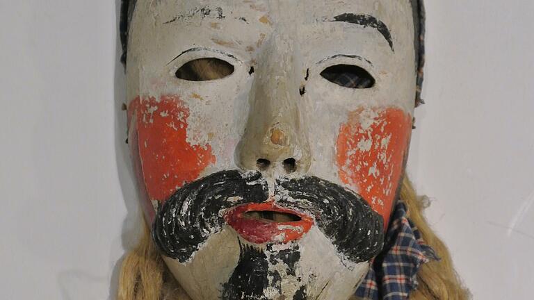 Eine Oberelsbacher Maske, die zwischen 1870 und 1890 getragen wurde. Eine Oberelsbacher Maske, die zwischen 1870 und 1890 getragen wurde. 