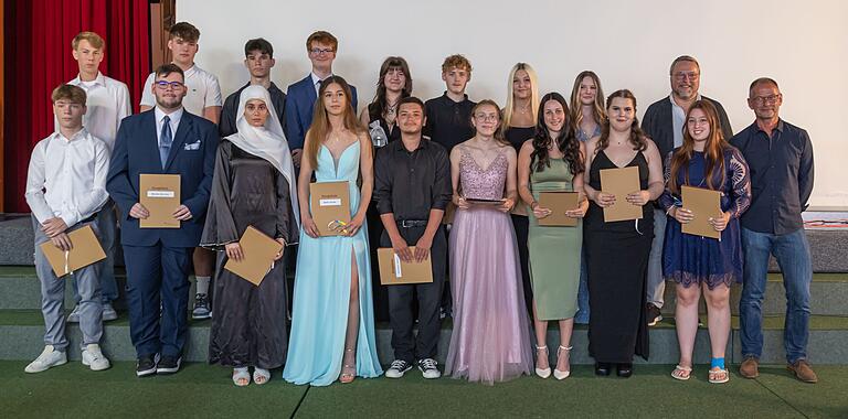 Sie alle haben den Mittleren Schulabschluss der Mittelschule in der Tasche. Sie alle haben den Mittleren Schulabschluss der Mittelschule in der Tasche.