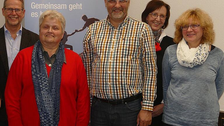 Laudatoren und Geehrte: (von links) Geschäftsführer Paul Greubel, Edeltraud Erletz, Rainer Hertlein, Renate Jüstel und Dagmar Thomaier