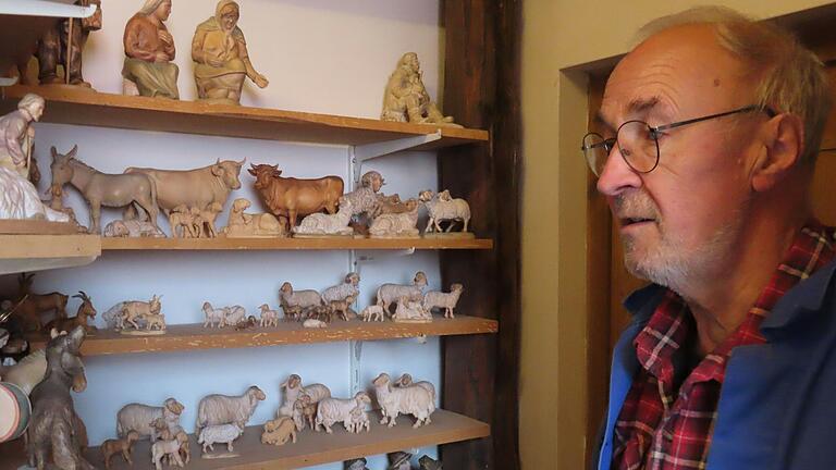 Herbert Holzheimer, Künstler und Holzbildhauer aus Langenleiten, ist bekannt für seine Rhöner Krippen mit in liebevoller Handarbeit gefertigten Figuren.