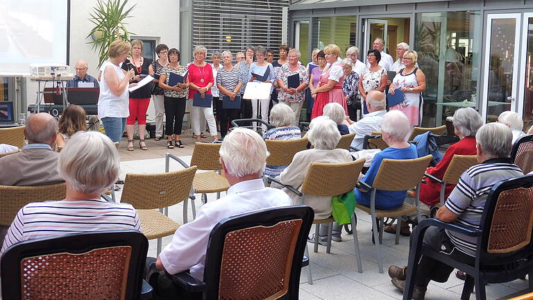 Sommerserenade im Seniorenzentrum Sommerserenade im Seniorenzentrum