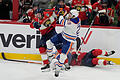 Florida Panthers - Edmonton Oilers.jpeg       -  Vladimir Tarasenko (links), rechter Flügel der Florida Panthers, und Leon Draisaitl (29), Center der Edmonton Oilers, stoßen im fünften Finalspiel aufeinander.