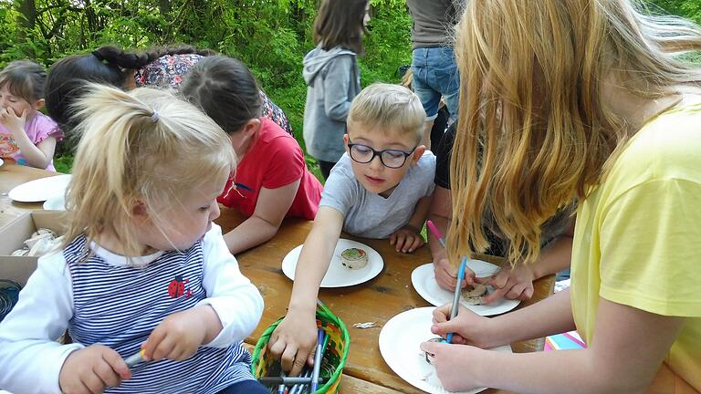 Die Bastelaktion bei KiGo on Tour stieß bei den Kindern auf großes Interesse.