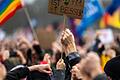 Gegen rechts - Berlin.jpeg       -  Hand in Hand - für Demokratie und gegen Rechtsextremismus.