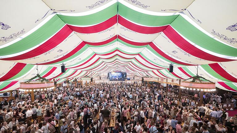 Stuttgarter Frühlingsfest 2024.jpeg       -  Mehr als 700 Menschen leiden nach einem Besuch auf dem Stuttgarter Frühlingsfest unter einer Magen-Darm-Erkrankung.