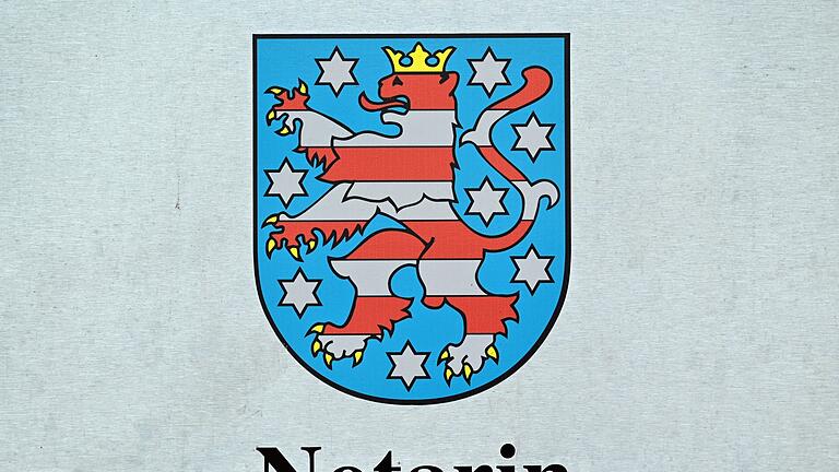 Nortarin in Thüringen       -  Notare sollen perspektivisch zur Vorbereitung von Grundstücksverkäufen keine Post mehr an die Behörden verschicken müssen. (Symbolbild)