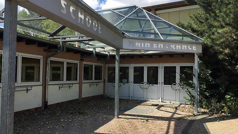 Die frühere Elementary Middle School im ehemaligen amerikanischen Wohngebiet Askren Manor, jetzt Bellevue, wird abgerissen und an ihrer Stelle eine neue Schule mit Kindertagesstätte und Turnhalle gebaut, in die die Krönerschule umzieht.