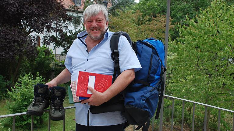 Den Rucksack für seinen nächsten Nepal-Aufenthalt hat Klaus Meyer bereits gepackt. Diesmal sind neben den Trekkingschuhen auch Bücher für seine Ausbildungsprojekt im Gepäck.&nbsp;