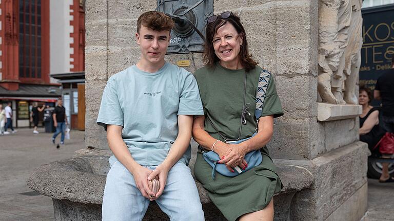 Paul Lang (16) und Mama Helga aus Theilheim werden die Sommerferien für spontane Unternehmungen nutzen. Paul Lang (16) und Mama Helga aus Theilheim werden die Sommerferien für spontane Unternehmungen nutzen. 