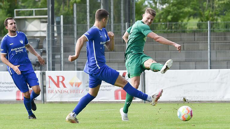 Torschützenkönig in der Landesliga Nordwest: Jannik Göller vom TSV Großbardorf (in Grün). Torschützenkönig in der Landesliga Nordwest: Jannik Göller vom TSV Großbardorf (in Grün).