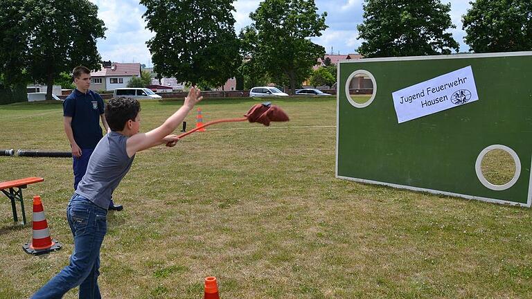 Am Samstag maßen sich Kinder und Jugendliche auf dem Sportplatz im Geschicklichkeits-Wettkampf.