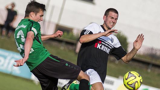 Treffen nach dem Pokalspiel vor Wochenfrist am heutigen Freitag beim Bayernliga-Auftakt möglicherweise wieder aufeinander: Markus Kirchner vom TSV Großbardorf (links) und Christopher Gonnert vom FC Sand. Treffen nach dem Pokalspiel vor Wochenfrist am heutigen Freitag beim Bayernliga-Auftakt möglicherweise wieder aufeinander: Markus Kirchner vom TSV Großbardorf (links) und Christopher Gonnert vom FC Sand.