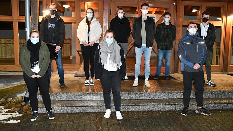 Die Niederläurer Jugendlichen möchten sich als Verein mit eigenem Domizil neu aufstellen und traten mit ihrem Anliegen an den Gemeinderat um Bürgermeister Holger Schmitt heran. Sie möchten jungen Menschen und deren Freizeitaktivitäten im Ort einen neuen Weg geben. Die Niederläurer Jugendlichen möchten sich als Verein mit eigenem Domizil neu aufstellen und traten mit ihrem Anliegen an den Gemeinderat um Bürgermeister Holger Schmitt heran. Sie möchten jungen Menschen und deren Freizeitaktivitäten im Ort einen neuen Weg geben.