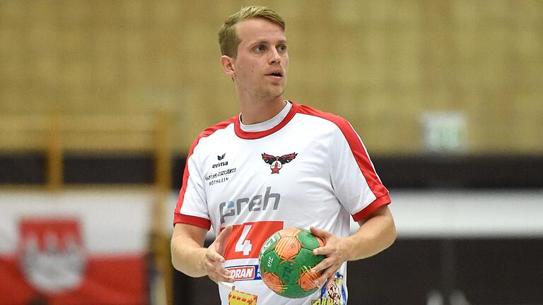 Moritz Stöhr (im Bild) überzeugte zusammen mit Joshua Hild als Manndecker von Torjäger David Klima, was entscheidend zum klaren Sieg des HSC Bad Neustadt gegen die SG Auerbach/Pegnitz beitrug. Moritz Stöhr (im Bild) überzeugte zusammen mit Joshua Hild als Manndecker von Torjäger David Klima, was entscheidend zum klaren Sieg des HSC Bad Neustadt gegen die SG Auerbach/Pegnitz beitrug.