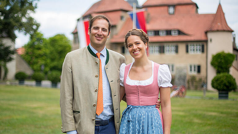 Bei der Heimführung der Braut von Otto Fürst zu Castell-Rüdenhausen wurde das ganze Dorf am Samstag 03.08.2019 in Rüdenhausen eingeladen. Im Bild: das Fürstenpaar Otto und Sophia