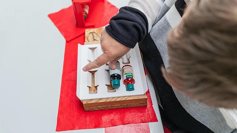 Die Firma Kneipp lässt in den Mainfränkischen Werkstätten Badezusätze verpacken. Die Firma Kneipp lässt in den Mainfränkischen Werkstätten Badezusätze verpacken.