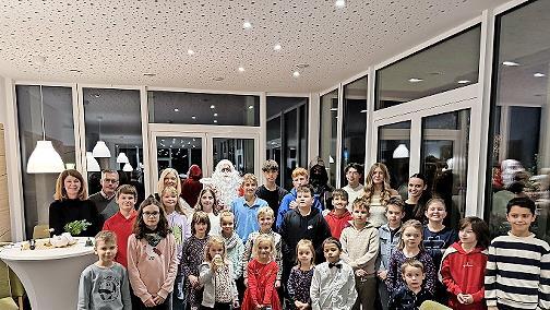 Viele Kinder und Jugendliche kamen zur Weihnachtsfeier des Golf-Clubs Maria Bildhausen.       -  Viele Kinder und Jugendliche kamen zur Weihnachtsfeier des Golf-Clubs Maria Bildhausen.