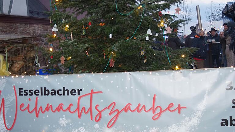 Das Foto stammt vom Esselbacher Weihnachtsmarkt im Jahr 2022. Das Foto stammt vom Esselbacher Weihnachtsmarkt im Jahr 2022.