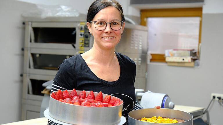 Sabine Sturm betreibt ihr Konditor-Unternehmen 'Kleines Glück' in Fladungen. Sie verwendet alte Rezepte des Café Elbert in Bad Neustadt.