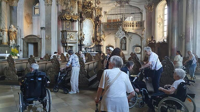 Viele der Senioren waren auf Rollstuhl oder Rollator angewiesen.