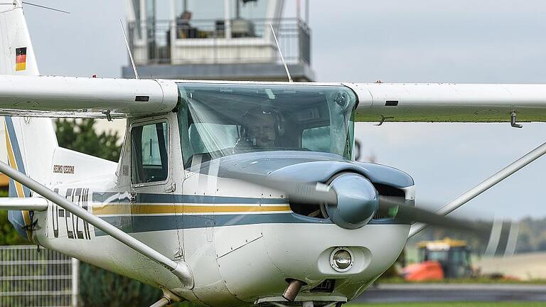 Auf dem Flugplatz in Hettstadt gibt es einen Turm für die Luftaufsicht.