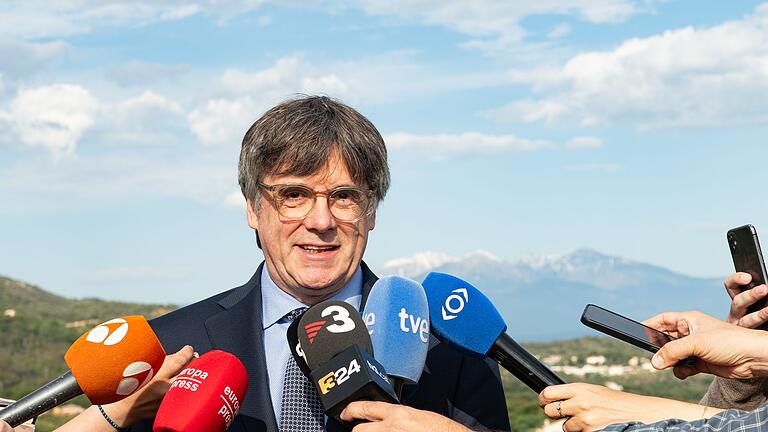 Parlamentswahl in Katalonien - Statement Puigdemont       -  Kataloniens Separatistenführer Carles Puigdemont riskiert bei seiner angekündigten Rückkehr aus dem Exil nach Spanien die Festnahme.