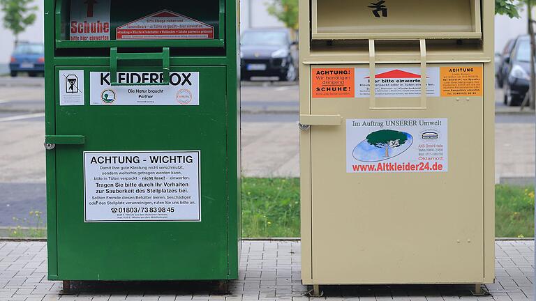 Aus einem Kleidercontainer wurde am Freitag in Kitzingen Kleider gestohlen (Symbolbild).