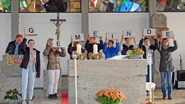Bausteine an ihrer kirchlichen Gemeinde, das wollen die Firmlinge in Erbshausen-Sulzwiesen sein. Bausteine an ihrer kirchlichen Gemeinde, das wollen die Firmlinge in Erbshausen-Sulzwiesen sein.