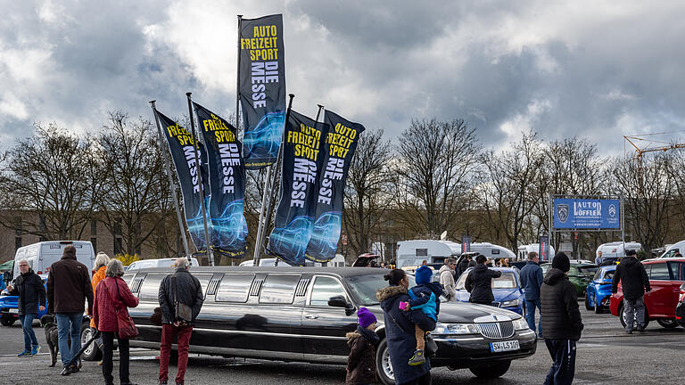 Übersichtsfoto der Messe 'Auto, Freizeit, Sport'  aufgenommen am 25.03.2023 in Schweinfurt.