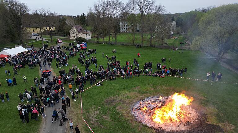 Gründonnerstag - Osterfeuer Sachsen-Anhalt - Das Wetter dürfte bei Osterfeuern mitspielen. Gründonnerstag - Osterfeuer Sachsen-Anhalt - Das Wetter dürfte bei Osterfeuern mitspielen.