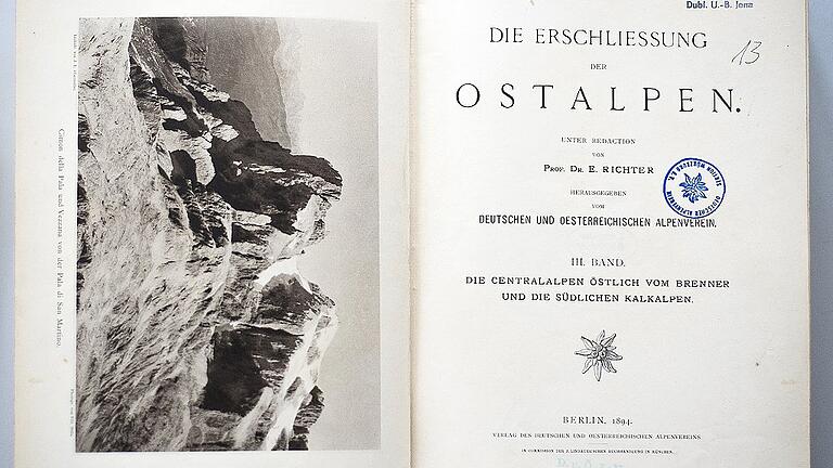 Eines der ältesten Werke der Würzburger DAV-Bibliothek ist die Zeitschrift des Deutschen und Österreichischen Alpenvereins aus dem Jahr 1894.