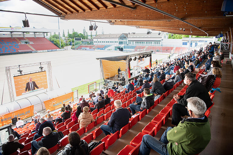 Im Fußballstadion in Unterhaching trafen sich die Freien Wähler zu ihrer Landesversammlung.