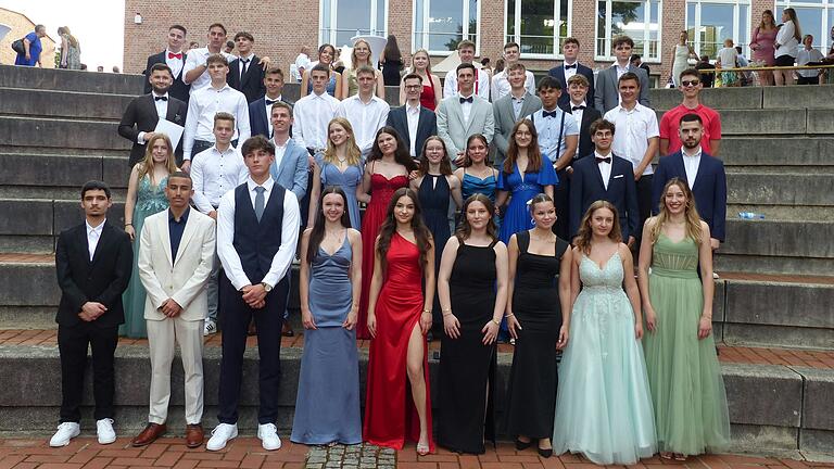 Ein großer Moment: die Verabschiedung der Abiturientinnen und Abiturienten 2024 am Walther-Rathenau-Gymnasium Schweinfurt.