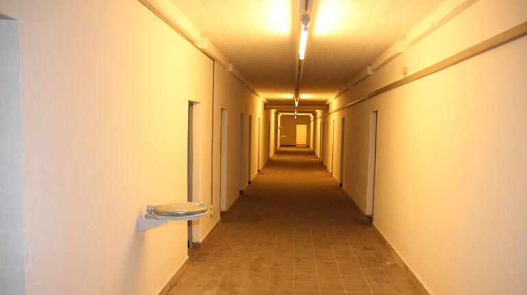 Blick in den langen Flur im Erdgeschoss des Goethebunkers, den der AKI als Depot nutzen möchte.