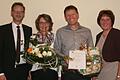 Im Bild von links: stellvertretender Vorstandsvorsitzender Michael Brückner, Christine und Otto Schubert sowie die Vorstandsvorsitzende der Frankenwinheimer Raiffeisenbank, Andrea Helbig.