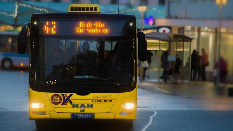 Das digitale Ticket hat in Schweinfurts Stadtbussen ausgedient, zumindest für drei Monate. Warum das E-Ticket pausieren muss, wirft bei vielen Fragen auf.