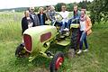 Gästeehrung auf dem Bio-Bauernhof Mültner (von links) Vorstand „Tourismus und Marketing“ Susanne Orf; Joachim Leyh, Vorsitzender VSO; Gastgeber Daniela und Matthias Mültner; Hedi, Torsten, Janne und Kerstin Leukert aus Kassel